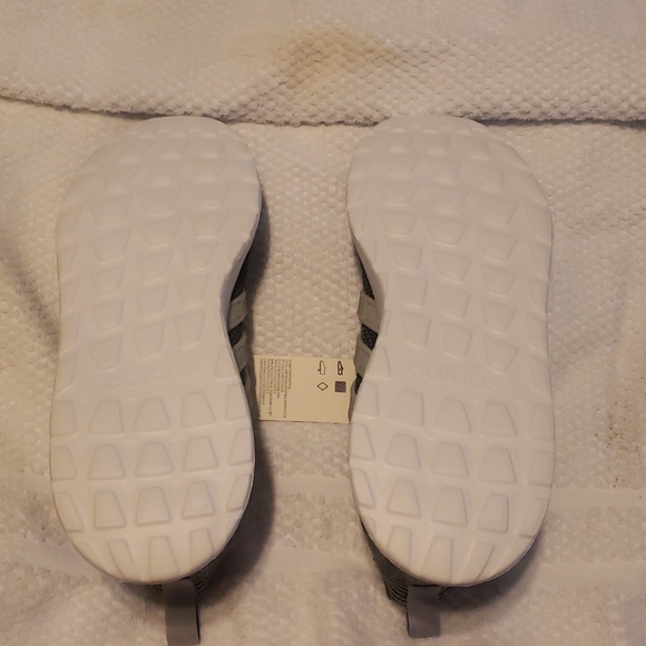 Brand new Adidas size 8(men) - Picture 3 of 3
